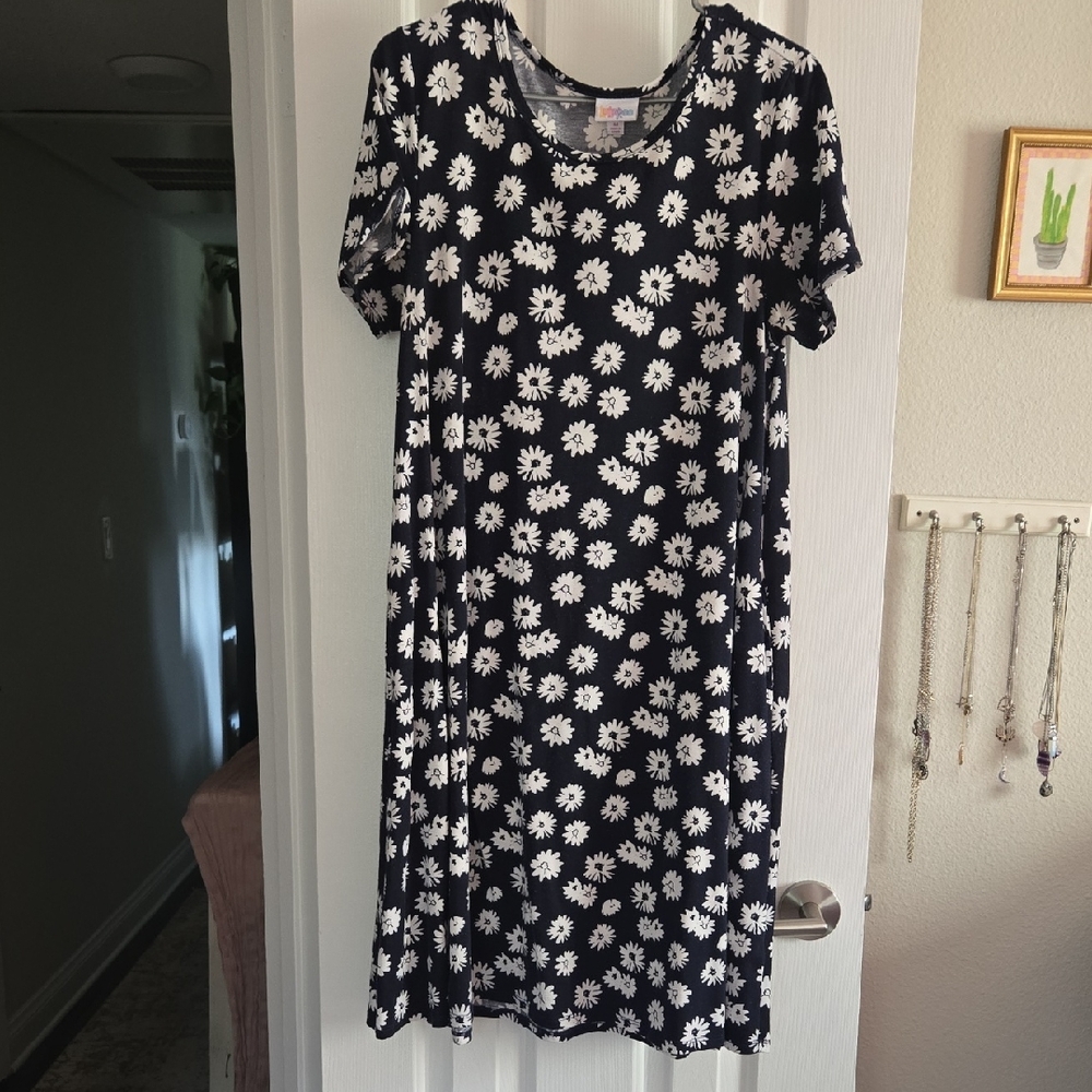 LuLaRoe Navy Jessie Dress with White Daisy Print- Med